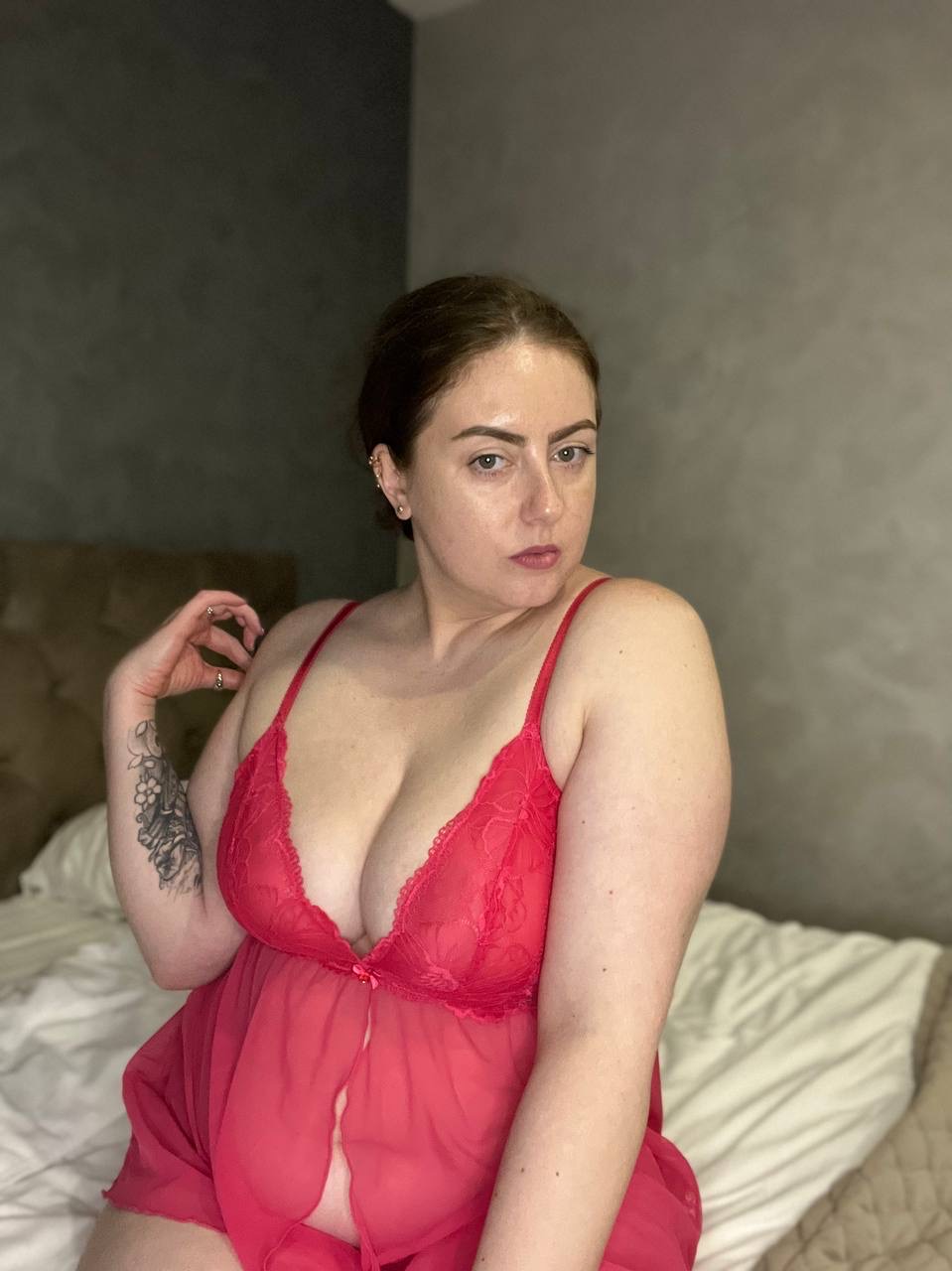 OnlyFans Fatty Kristi KKK Poses In Her Lingerie Shows Her Big Tits