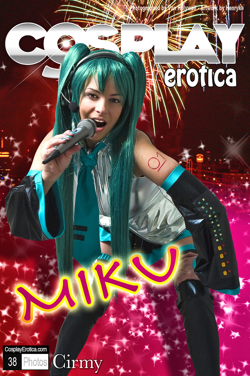 Hatsune Miku Vocaloid nua cosplay - NakedPics