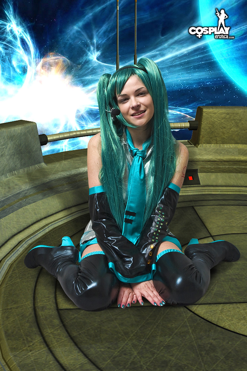 Hatsune Miku Vocaloid nua cosplay - NakedPics