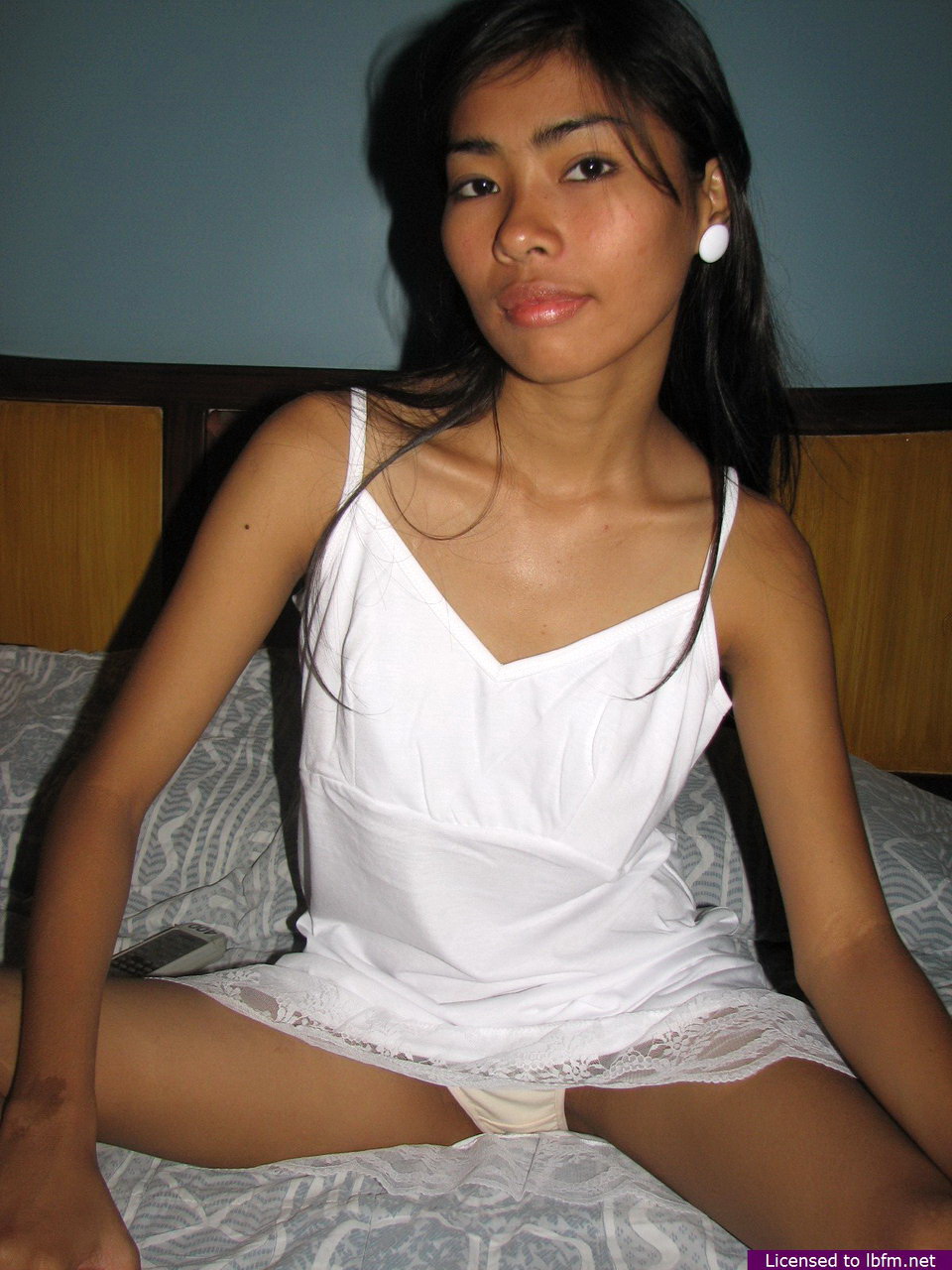 Asian bargirl pull down cotton panties for nude modelling debut - NakedPics