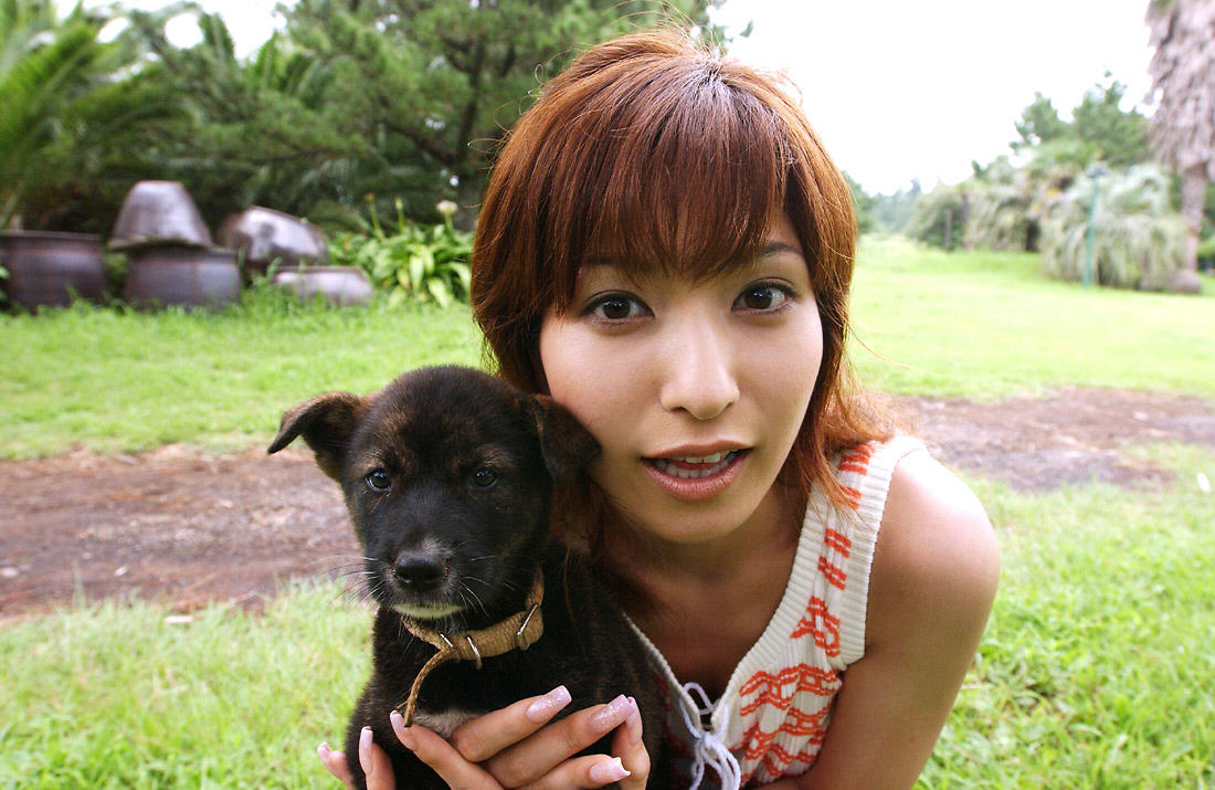 Japanese redhead An Naba gets totally naked while playing with puppies -  NakedPics