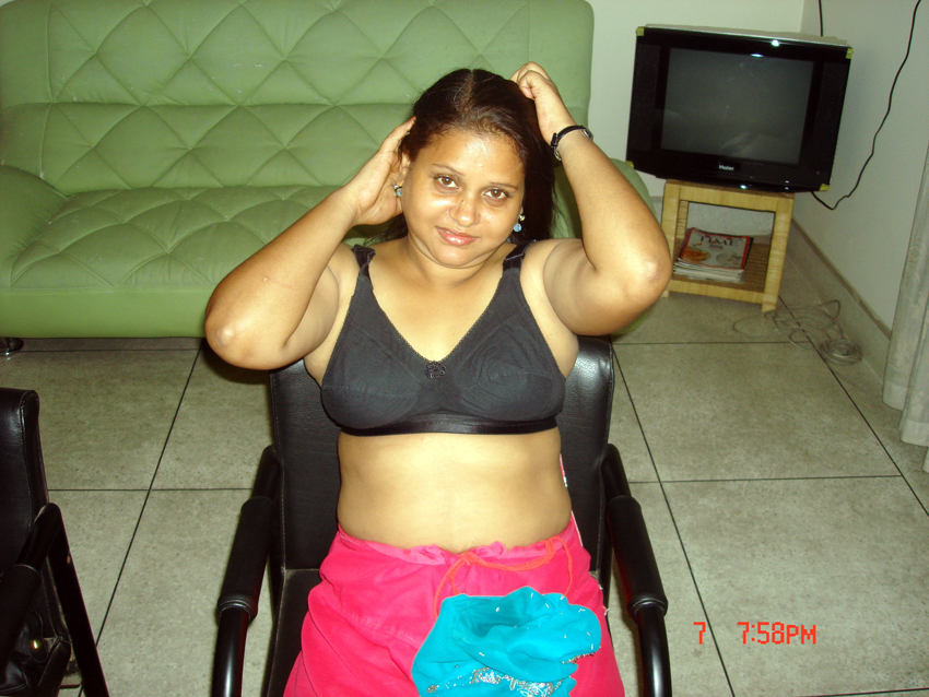 Fat Indian Girls Nude - Fat Indian woman uncovers her natural tits as she gets totally naked -  NakedPics