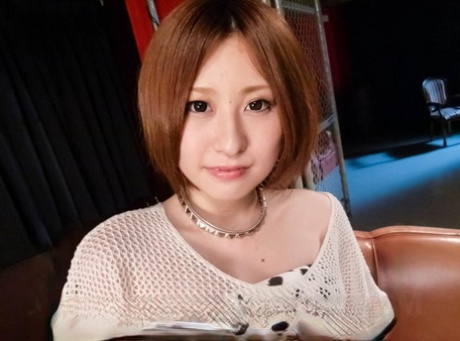 Den rødhårede japanske pige Ruri Haruka har en creampie efter et hårdt knald