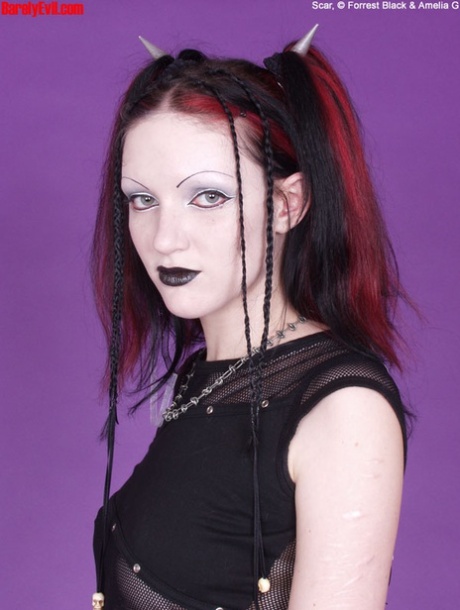 Goth girl Scar 13 sticks skipping rope handles in her pussy & asshole at once