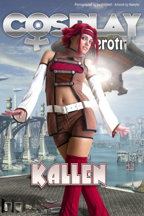 Kallen Stadtfeldのコスプレイヤーは、ホースを下ろして乳首をつまむポーズをとっています。