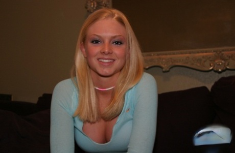 Spectacular amateur teen teases with her amazing rack in tight jeans