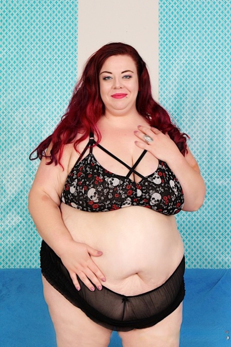 Redhead SSBBW Miss Ladycakes lifts up her fat rolls to finger her horny pussy