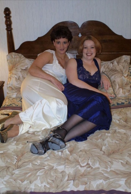 Пухленькая любительница Reba и ее подружка 69 во время лесбийского секса
