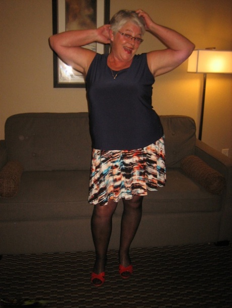 Old amateur Girdle Goddess proudly displays her huge boobs in hosiery