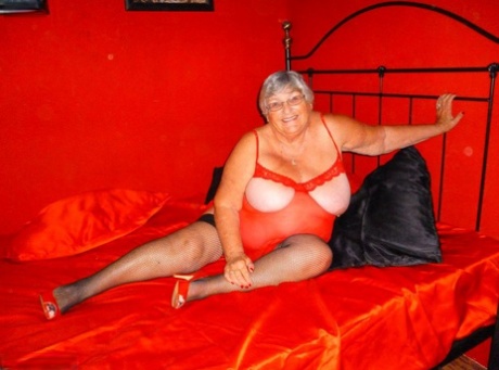 Obese nan Grandma Libby dildos her freshly shaved vagina on a bed