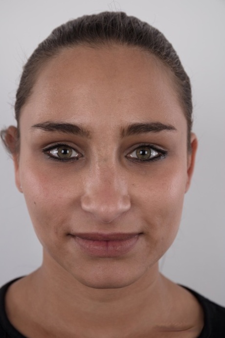 Amateur girl wears her hair in a ponytail while getting naked for a close-up