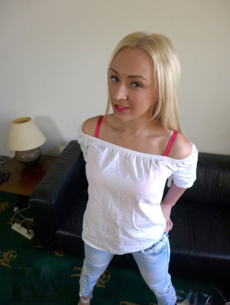 Natural blonde Amber Deen has her hair pulled after undressing for a man