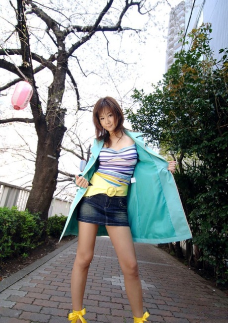 Asian cutie Maki Hoshino flashes on a sidewalk before exposing herself indoors