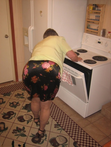 Old woman Girdle Goddess strips to pantyhose in her kitchen