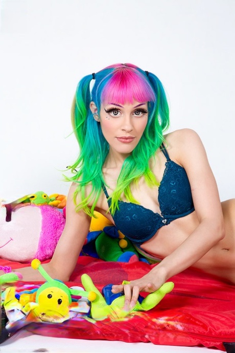 Tall teen Dorothy Perkins models totally naked with dyed hair in pigtails