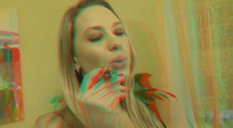 Filmy porno 3D Naga blondynka sprawia sobie przyjemność