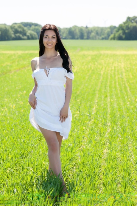 Teen first timer Annasia bares her great body in a crop field