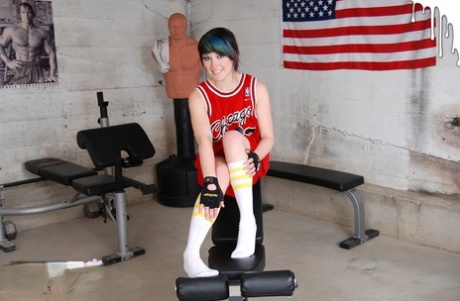 Amateur girl Sabrina Squirts takes a big pee on a weightlifting bench in socks