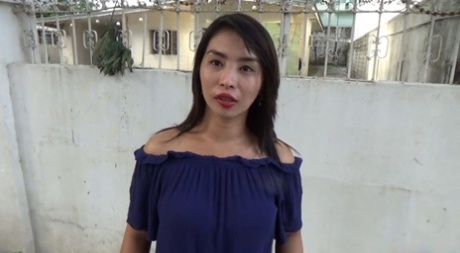 Philippine avale une charge de sperme étranger après une relation sexuelle spontanée avec