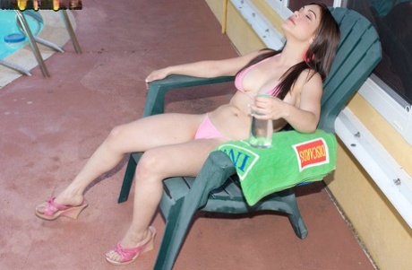 Amateur girl Laylah Diamond removes her bikini top while applying baby oil