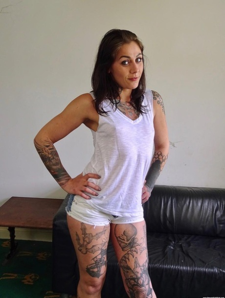 Tattooed female Nayomi Sharp has her hair yanked after getting naked