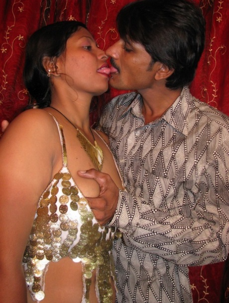 Indian couple tongue kiss before getting naked to copulate