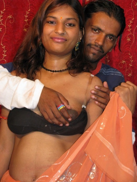 インド人巨乳女子が彼氏とのセックスで顔に精液を浴びる