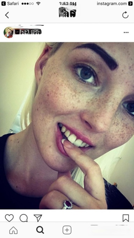 Gorąca blond amatorka Lovita Fate robi sobie selfie w gorącej bieliźnie i pończochach