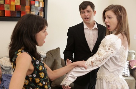 La nouvelle mariée Tiffany Watson reçoit une creampie après avoir baisé son demi-frère.