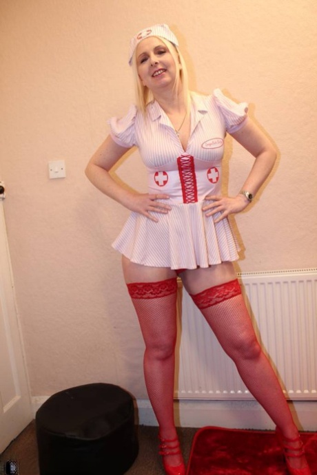 Blondie UK nurse Tracey Lain sucks on a cock prior to a vaginal fuck