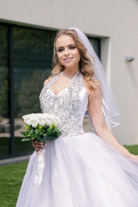 Modelka Alexa Flexy uprawia ostry seks w dniu swojego ślubu
