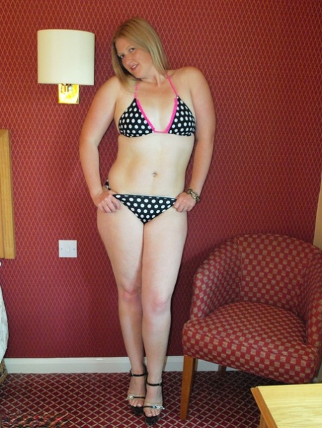 Amateur girl Samantha takes off a polkadot bikini to stand naked in heels