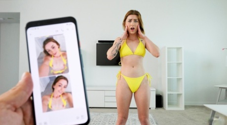 Ruby Redbottom modela un bikini amarillo antes de practicar sexo POV