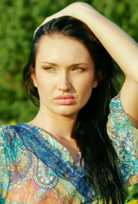 Stunningly beautiful 18-year-old Izolda M gets naked in a field of sunflowers