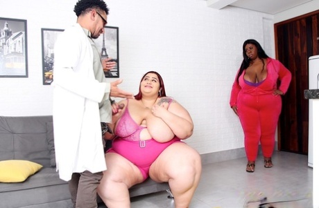De overvægtige kvinder Sammy Santos & Thammy Leviemont har en trekant med en læge