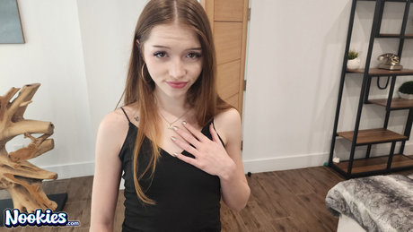 Teen Babe Myra gefangen Party die ganze Nacht und nicht wollen, dass ihre Mutter zu wissen, so dass sie