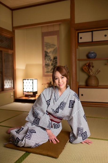 Japan HDV skuespillere Akari Asayiri Hot Pics