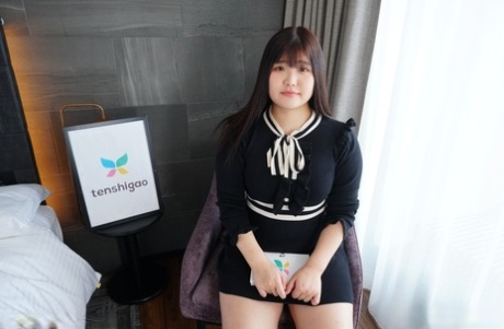 Japans Tiener Met een groot kont Madoka Watanabe sport een creampie na POV seks