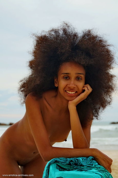 Ebony teen Isadora sports big hair while posing nude at the beach