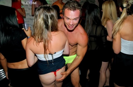 En tjejkväll på en strippklubb för män slutar med att berusade brudar sätter på kukar