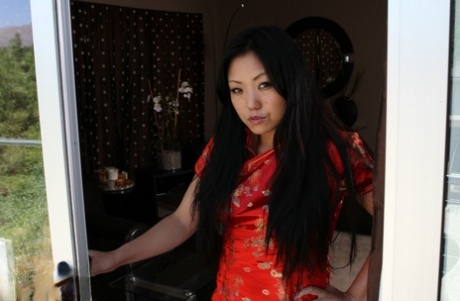 Asiatiska massösen Kaiya Lynn blir helt naken under en XXX-massage