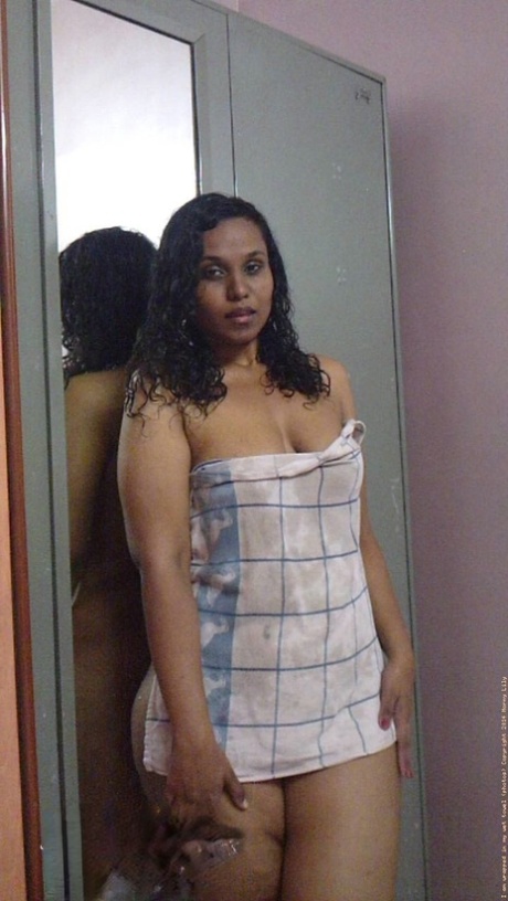 Indian plumper Lily Singh shows her bare ass and natural tits afore a mirror