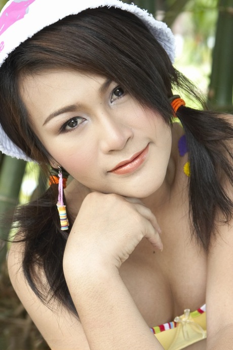 Ladyboy Glamour Frech im Freien