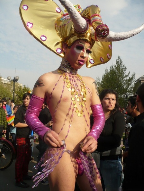 Trannies chaudes à la parade gay de Santiago