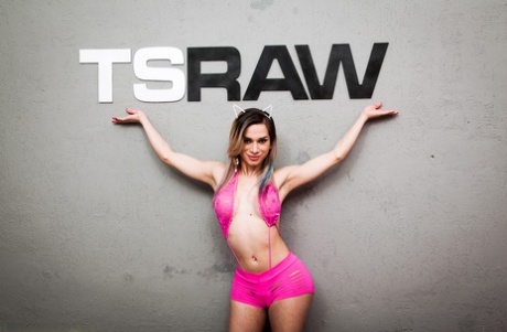 TS Raw fremført av Natalia Castro Naked XXX
