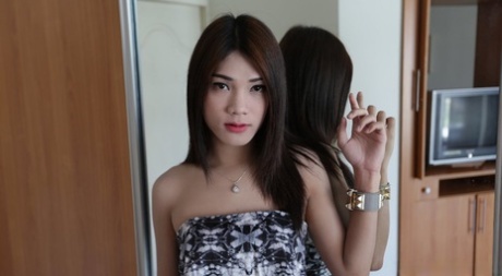 Hello Ladyboy med Spor Sex-billeder