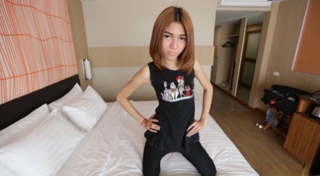 Hello Ladyboy met May naakt porno foto