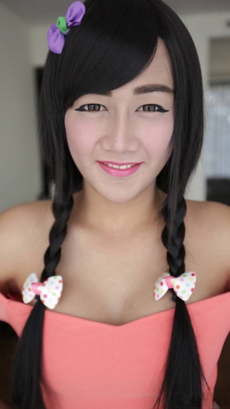 Bonjour Ladyboy avec des Photos Nues Gif