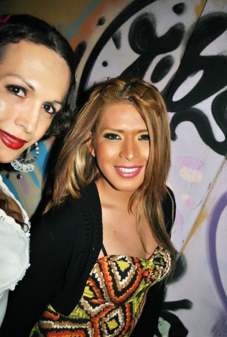 Elle Lesbienne POV avec Nikki Montero Nue XXX