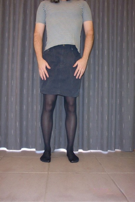 Fucking sexet og fræk crossdresser-striptease